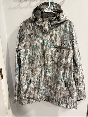Oakley Parka Ski Jacket Green, Tan and Gray Interior Label Detail